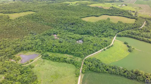 1757 Robb Ln, Perry, KS 66073