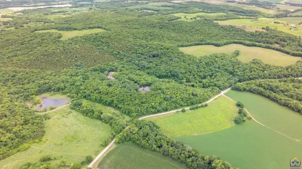 1757 Robb Ln, Perry, KS 66073