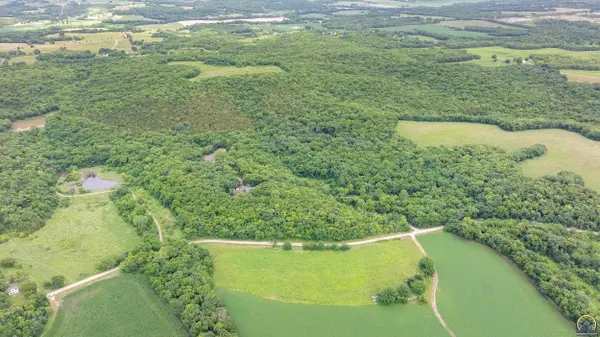 1757 Robb Ln, Perry, KS 66073
