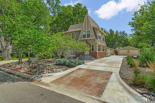 1618 SW High AVE, Topeka, KS 66604