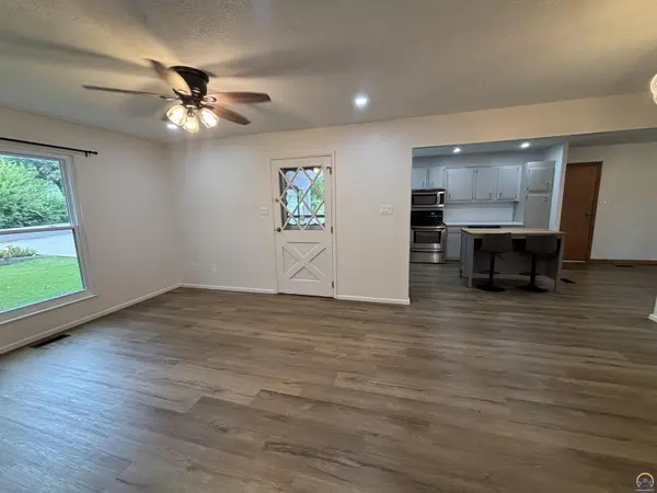 4916 NW Sioux LN, Topeka, KS 66618