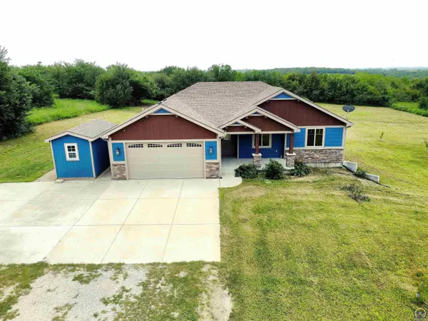 6235 NW 70th St, Topeka, KS 66618