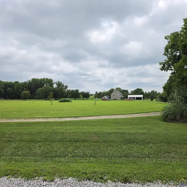 5655 94th St, Meriden, KS 66512