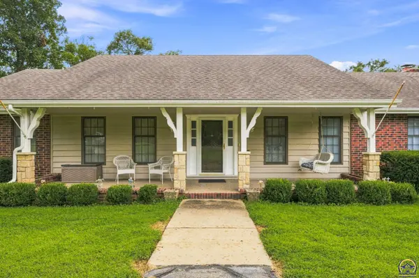 2401 NW 45th TER, Topeka, KS 66618