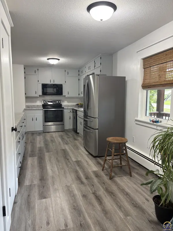 4532 NE Indian Creek RD, Topeka, KS 66617