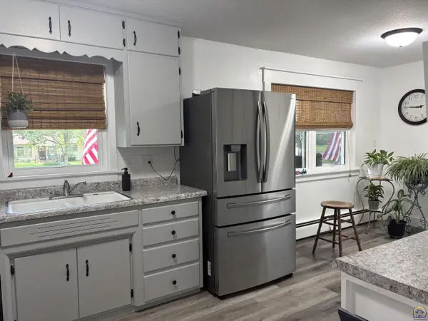 4532 NE Indian Creek RD, Topeka, KS 66617