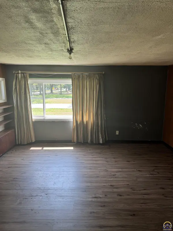 2201 NW Clay ST, Topeka, KS 66608