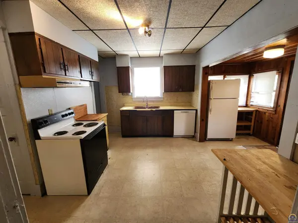 215 SE 17th ST, Topeka, KS 66612