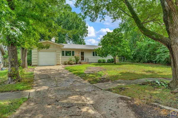 1810 SW Kent PL, Topeka, KS 66604