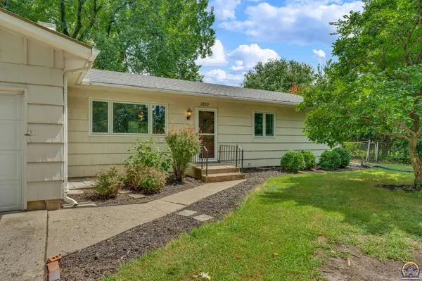 1810 SW Kent PL, Topeka, KS 66604