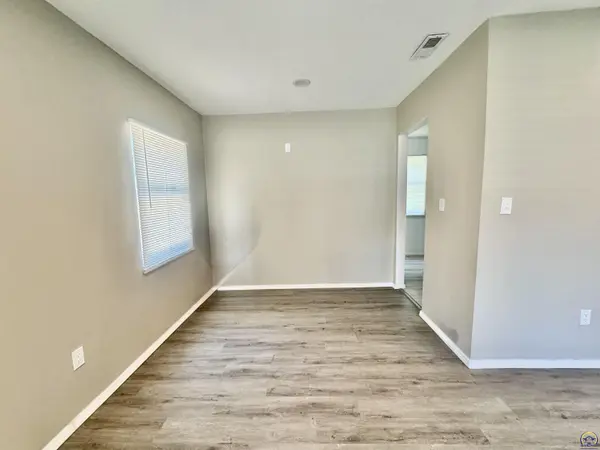227 SE 33rd TER, Topeka, KS 66605