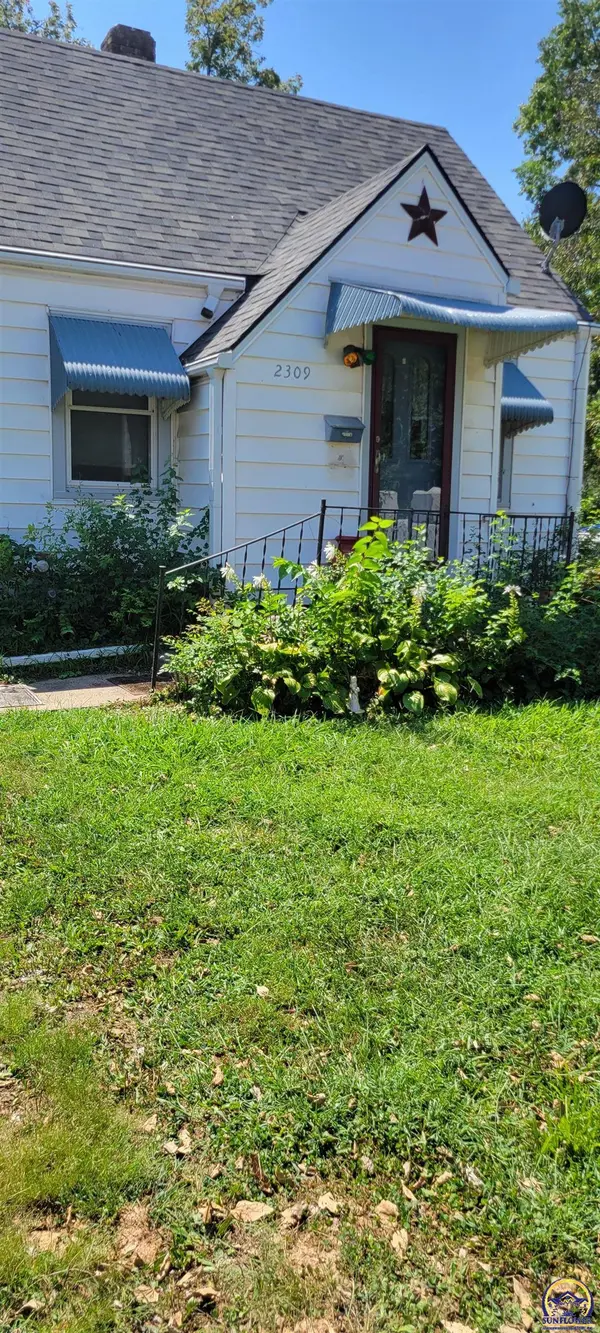 2309 SW Kenilworth CT, Topeka, KS 66606