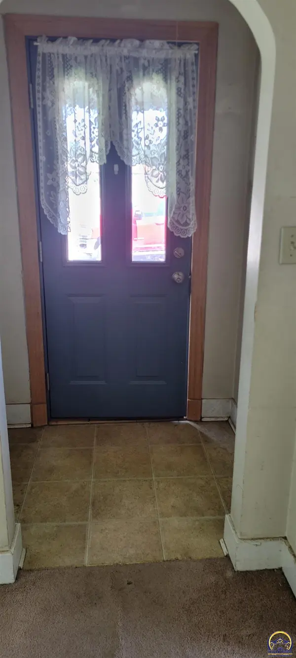 2309 SW Kenilworth CT, Topeka, KS 66606