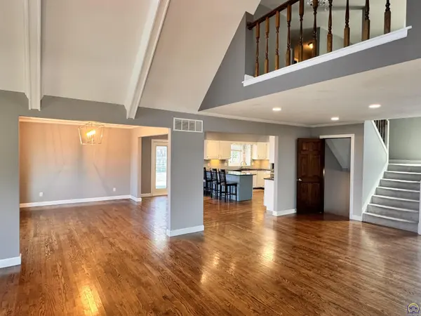 3620 SW Kings Forest RD, Topeka, KS 66610