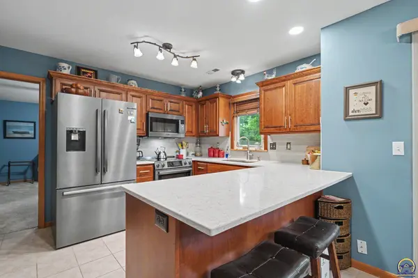 2719 Larkspur Ct, Lawrence, KS 66047-3351