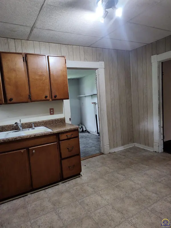 609 West ST, Holton, KS 66436