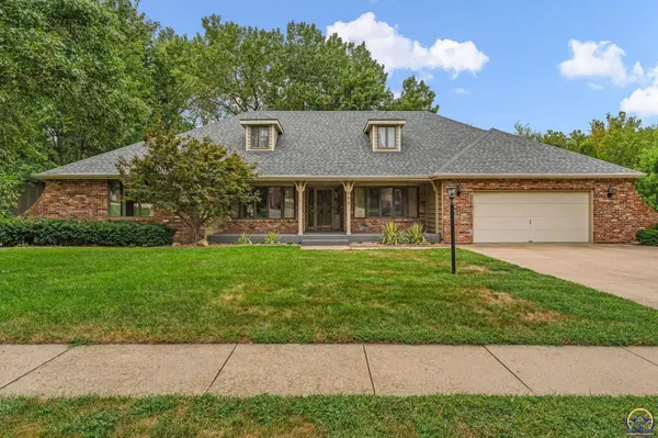 325 SW Whitehall LN, Topeka, KS 66606