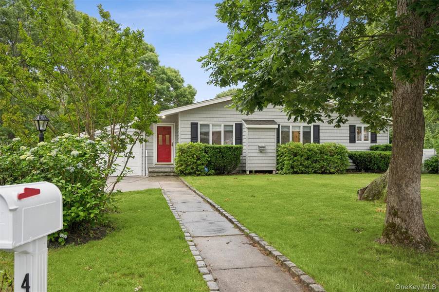41 Homewood DR, Hampton Bays, NY 11946