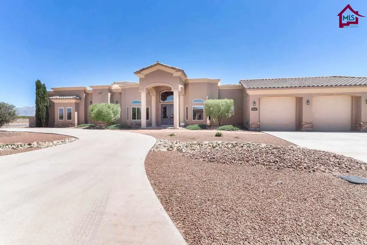 5574 Redfox RD, Las Cruces, NM 88007