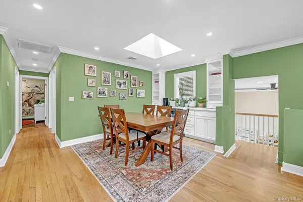 257 N Alleghany AVE, Lindenhurst, NY 11757