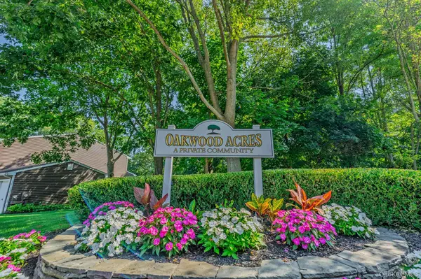 16 Pine ST, Huntington, NY 11743