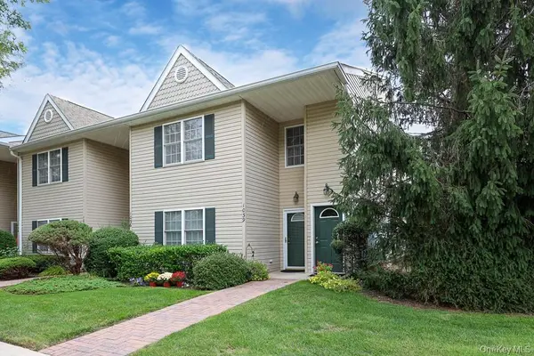 1039 Savoy DR, Melville, NY 11747