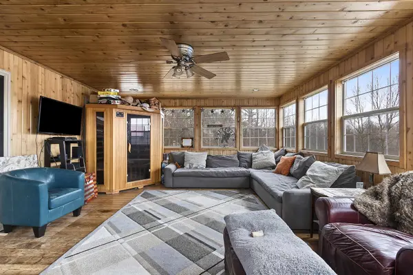 W9041 AIRPORT RD, Crivitz, WI 54114-0000