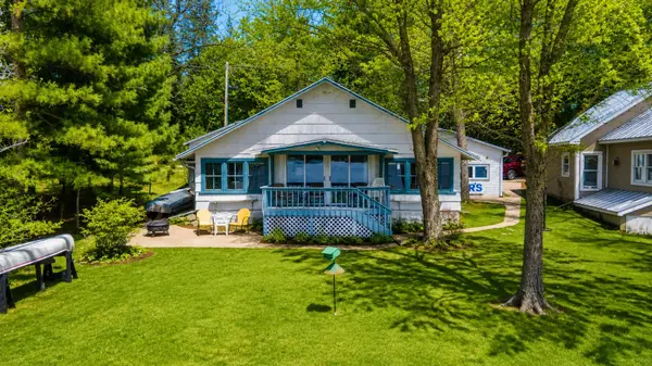 N2405 LONG COVE DR, Waupaca, WI 54981