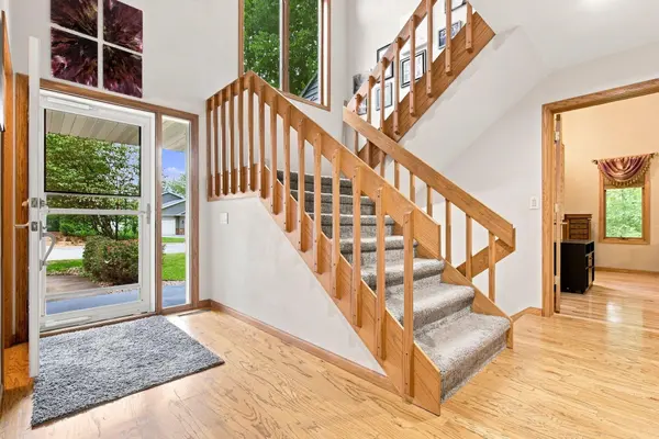 2420 BRANTWOOD DR, Neenah, WI 54956