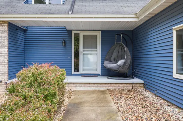 2420 BRANTWOOD DR, Neenah, WI 54956