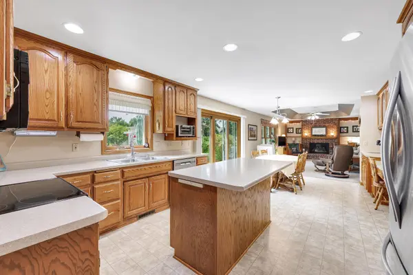 3097 MERCEDES DR, Green Bay, WI 54313