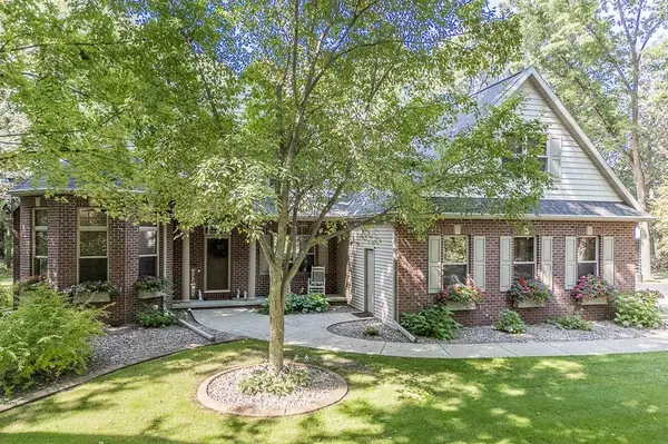 N3839 WOODFIELD LN, New London, WI 54961-8644