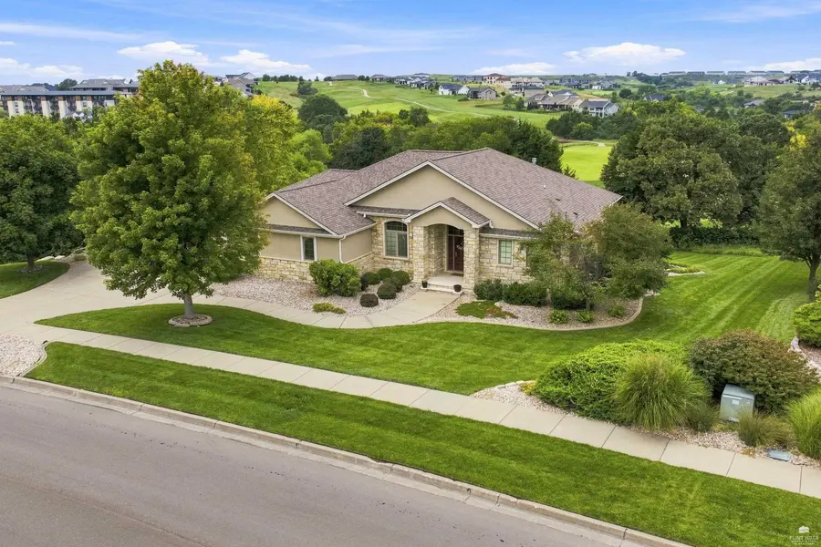 3616 Vanesta DR, Manhattan, KS 66503