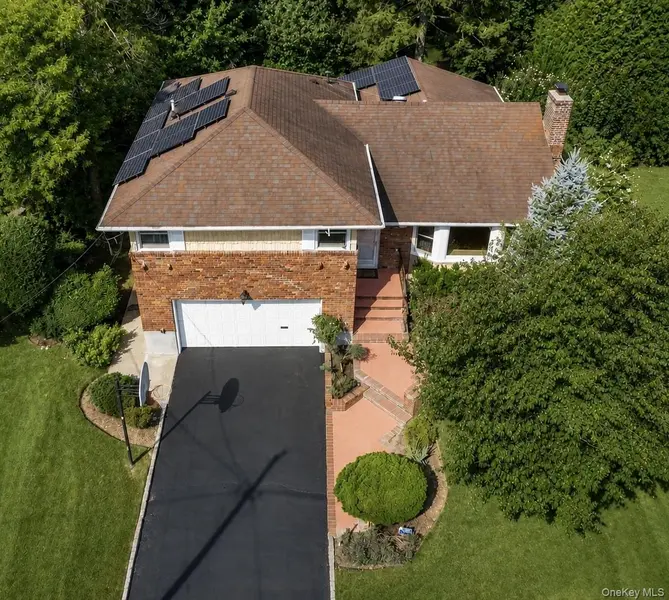 902 Preston RD, East Meadow, NY 11554