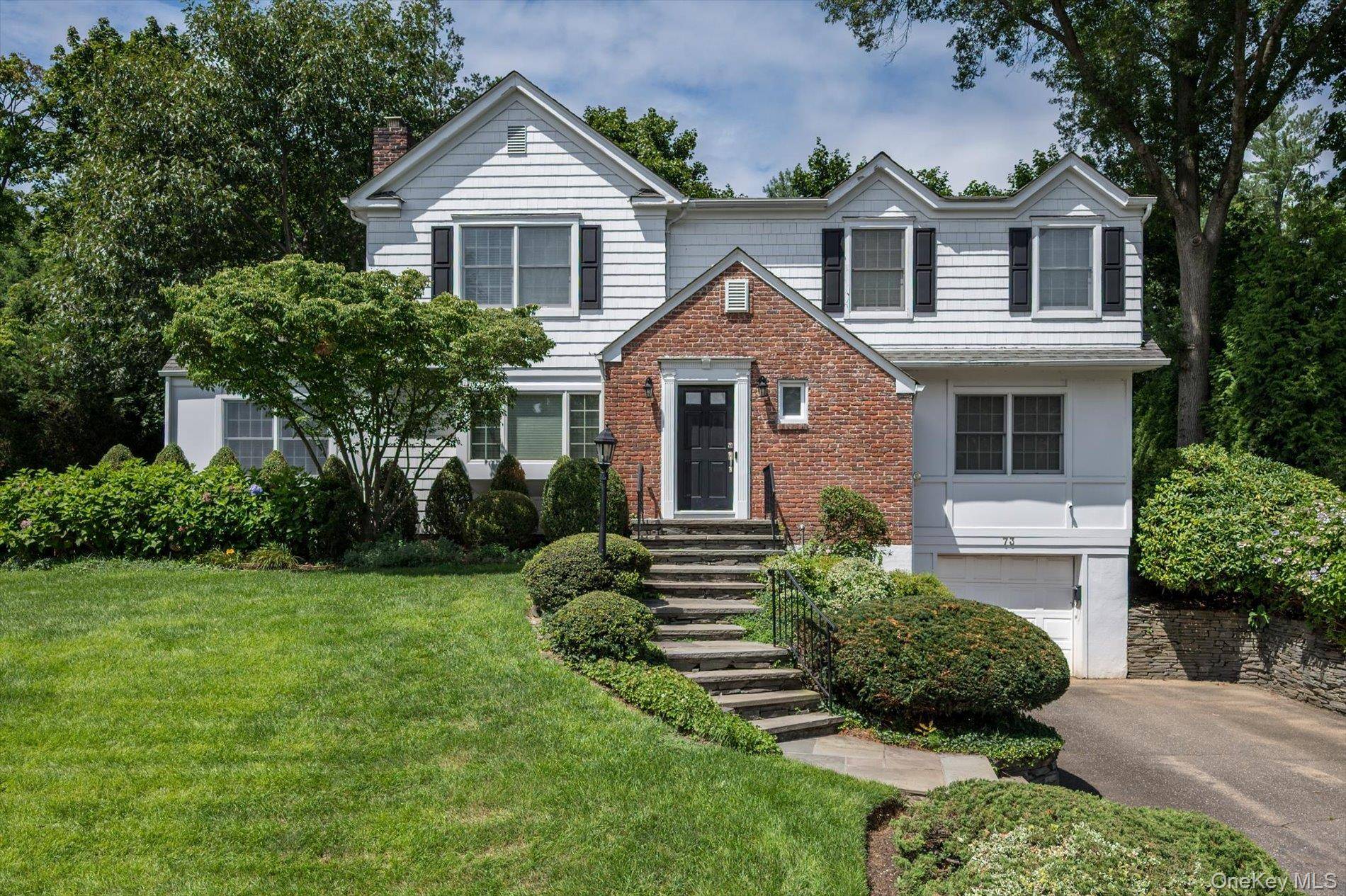 73 Revere RD, East Hills, NY 11577
