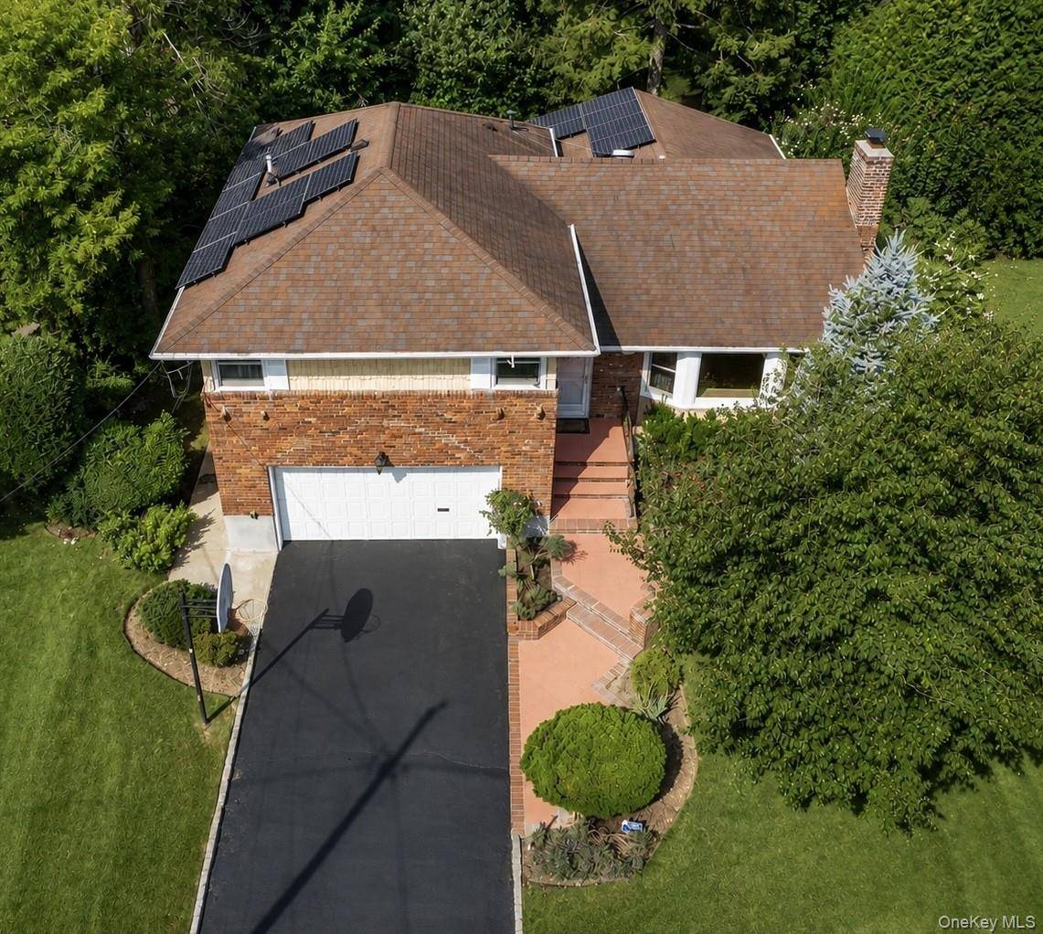 902 Preston RD, East Meadow, NY 11554