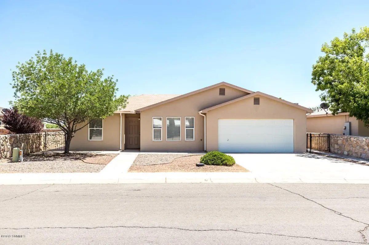 5882 Pecan LN, Las Cruces, NM 88011