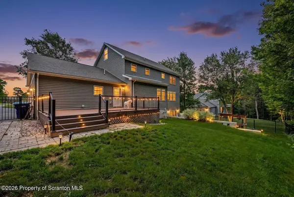 113 Grouse Hill, Greenfield Twp, PA 18407