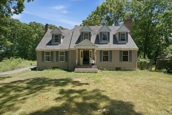 74 John LN, Manorville, NY 11949