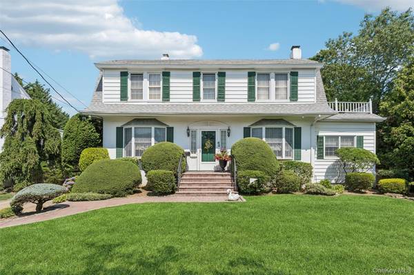 43 Beverly RD, Merrick, NY 11566