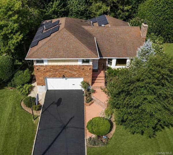 902 Preston RD, East Meadow, NY 11554