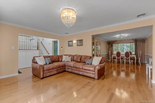 902 Preston RD, East Meadow, NY 11554