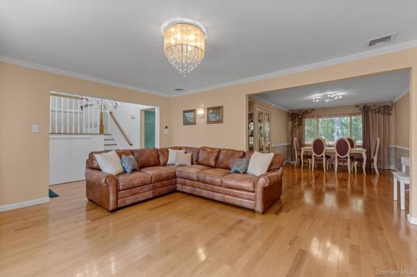 902 Preston RD, East Meadow, NY 11554