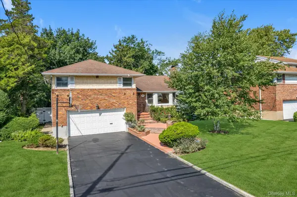 902 Preston RD, East Meadow, NY 11554