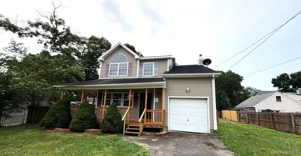 52 Arpage DR, Shirley, NY 11967
