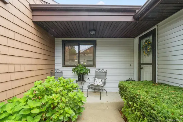 120 Scarlett DR, Commack, NY 11725