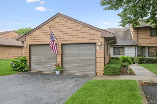 120 Scarlett DR, Commack, NY 11725