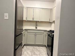 49 Edwards ST #T, Roslyn Heights, NY 11577