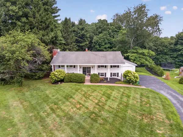 9 Debra Hill RD, Poughkeepsie, NY 12603