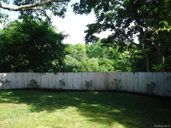 860 Flanders RD, Flanders, NY 11901